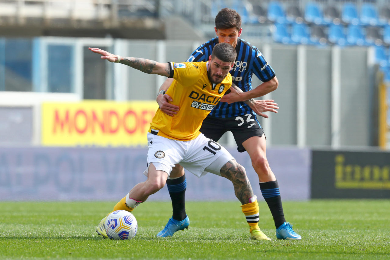 Udinese's Rodrigo De Paul holds off Atalanta's Matteo Pessina