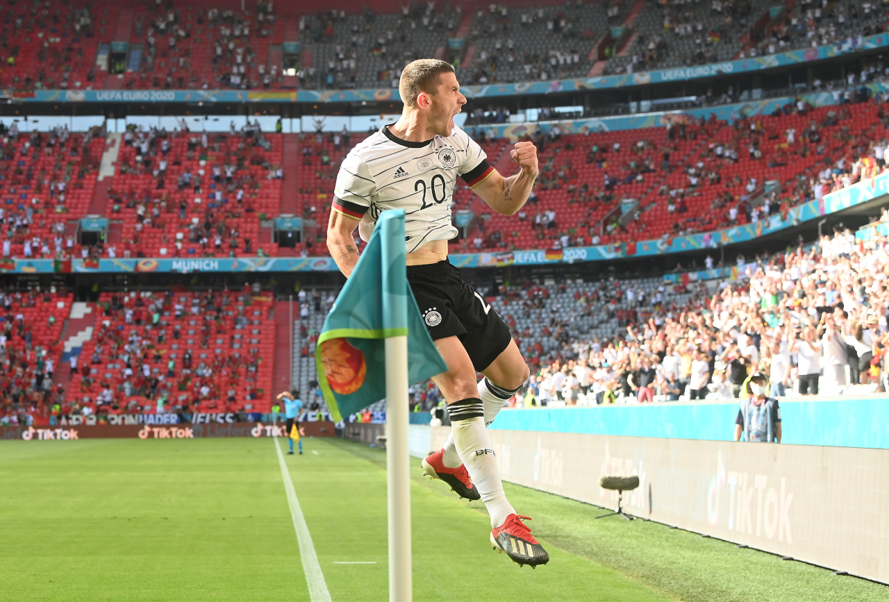 Germany give Gosens standing ovation - Football Italia