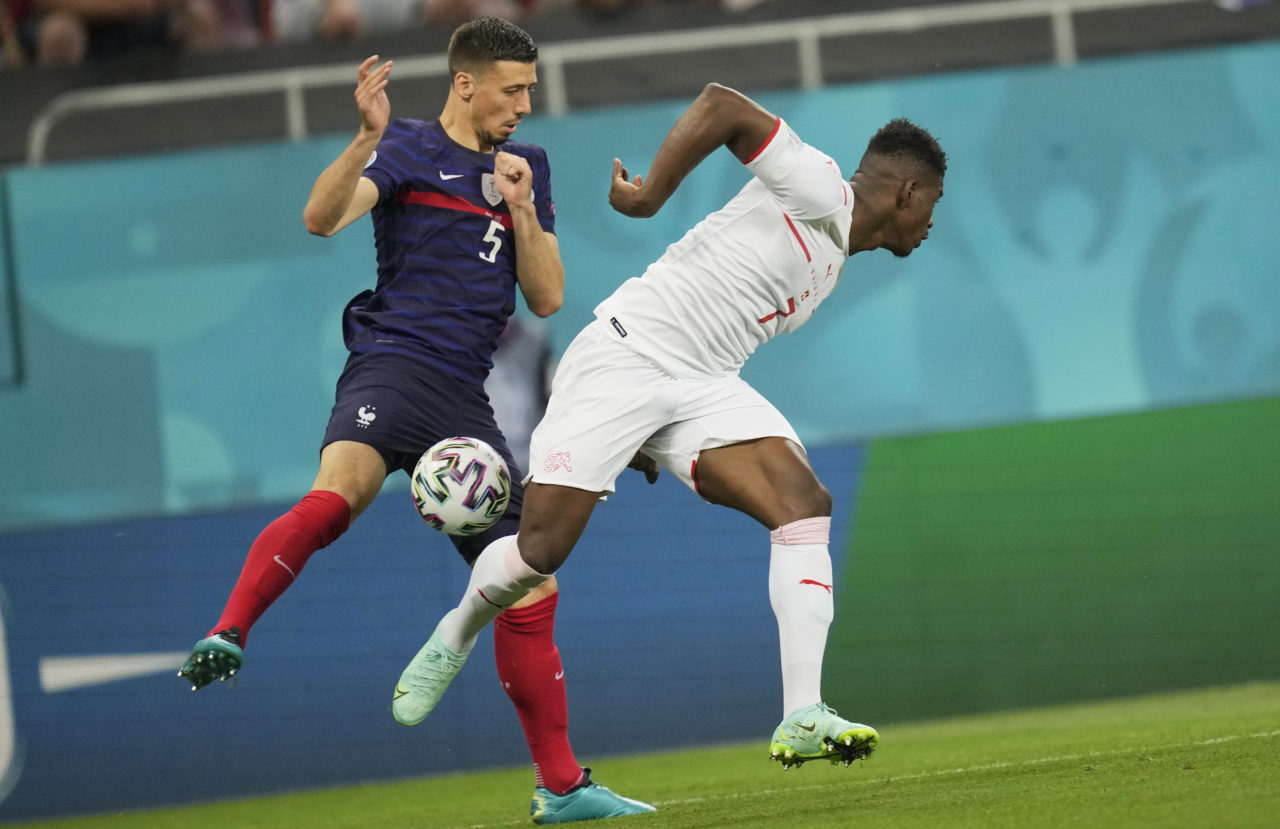 epa09309135 Clement Lenglet (L) of France in action against Breel Embolo of Switzerland during the UEFA EURO 2020 round of 16 soccer match between France and Switzerland in Bucharest, Romania, 28 June 2021. EPA-EFE/Vadim Ghirda / POOL (RESTRICTIONS: For editorial news reporting purposes only. Images must appear as still images and must not emulate match action video footage. Photographs published in online publications shall have an interval of at least 20 seconds between the posting.)