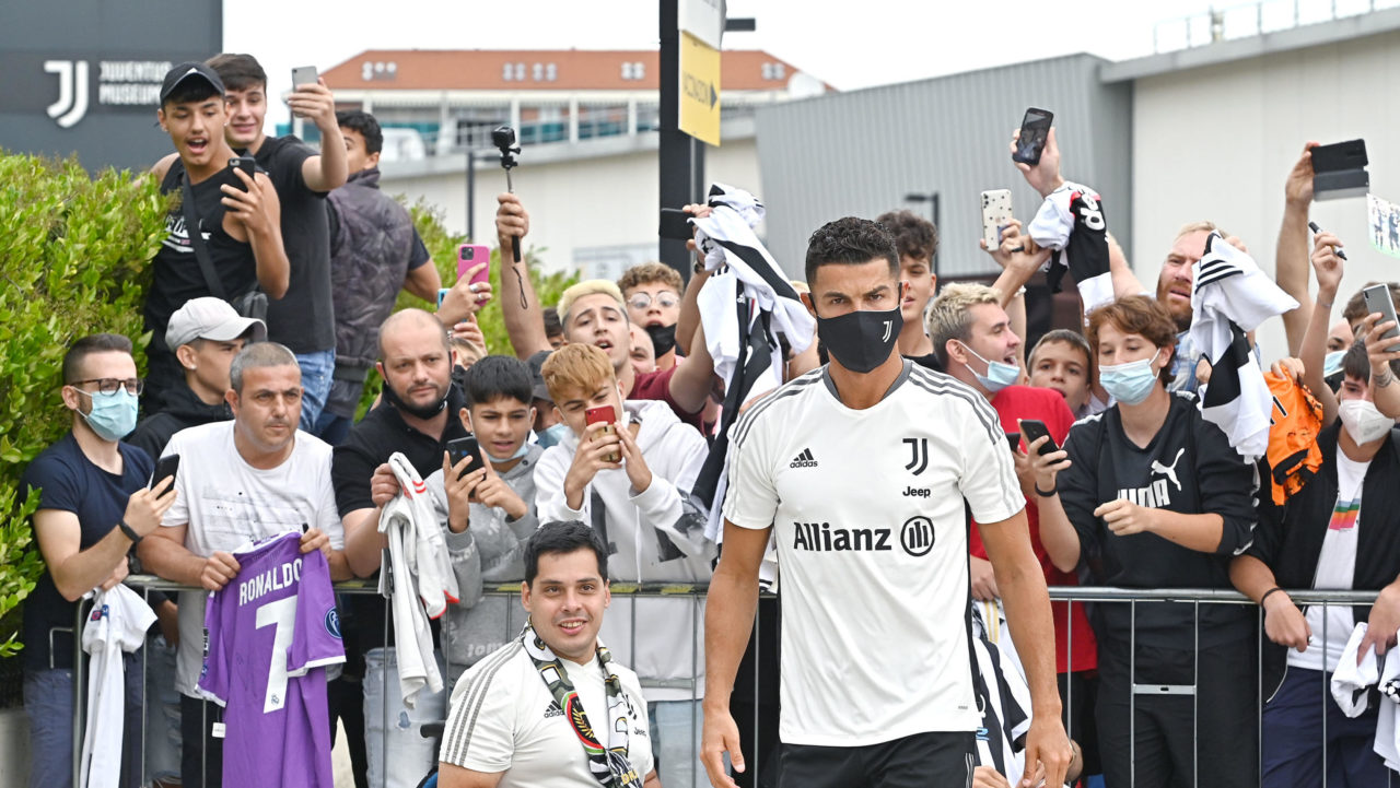 epa09366510 Juventus' player Cristiano Ronaldo arrives at J Medical Center of Juventus, in Turin, Italy, 26 July 2021. EPA-EFE/Alessandro Di Marco