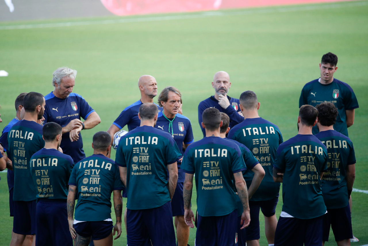 Roberto Mancini Italy training