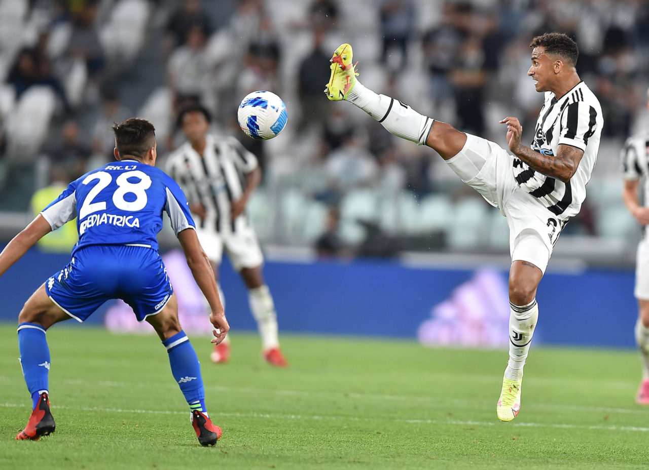 epa09434704 Juventus? Danilo (R) in action during the Italian Serie A soccer match Juventus FC vs Empoli FC at Allianz Stadium in Turin, Italy, 28 August 2021. EPA-EFE/ALESSANDRO DI MARCO