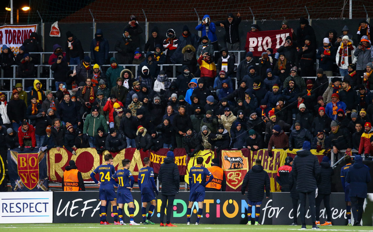epa09537345 AS Roma players greet supporters after the UEFA Europa Conference League soccer match between FK Bodo/Glimt and AS Roma at Aspmyra Stadium in Bodo, Norway, 21 October 2021. EPA-EFE/Mats Torbergsen NORWAY OUT