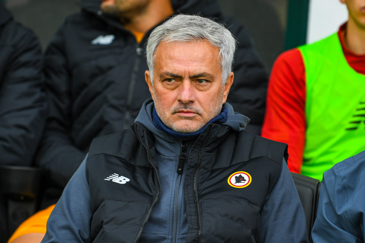Mourinho parked the bus, now throws Roma players under it thumbnail