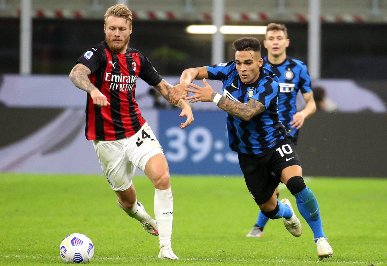 epa08753841 Milan's Simon Kjaer (L) in action against Inter's Lautaro Martinez (R) during the Italian Serie A soccer match between Inter Milan and AC Milan at Giuseppe Meazza stadium in Milan, Italy, 17 October 2020. EPA-EFE/MATTEO BAZZI