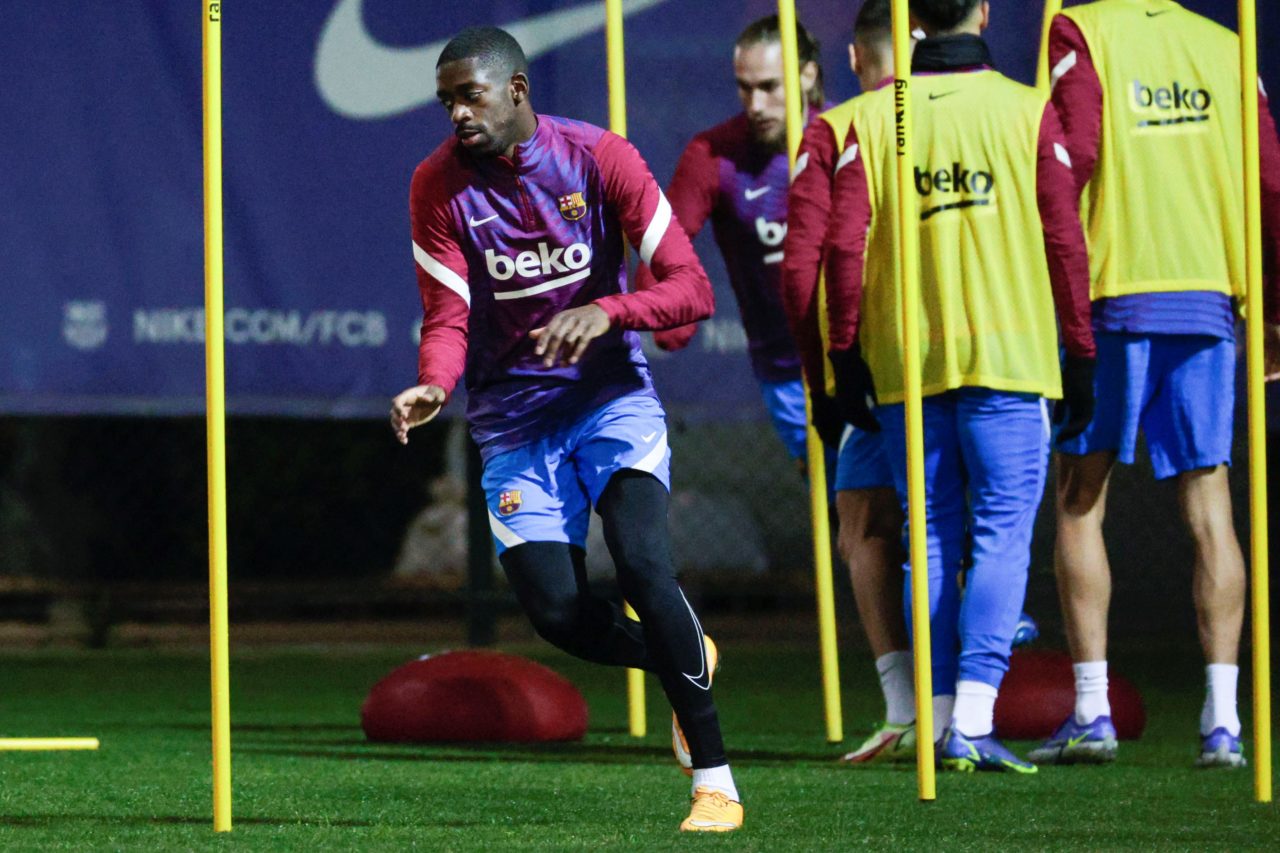 epa09647353 FC Barcelona's winger Ousmane Dembele attends a training session held at Joan Gamper sports city facilities in Barcelona, Catalonia, Spain, 17 December 2021, on the eve of their Spanish LaLiga soccer match against Elche CF. EPA-EFE/Quique Garcia