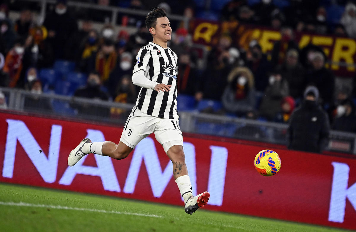 epa09676165 Juventus' Paulo Dybala in action during the Italian Serie A soccer match between AS Roma and Juventus FC at the Olimpico stadium in Rome, Italy, 09 January 2022. EPA-EFE/RICCARDO ANTIMIANI