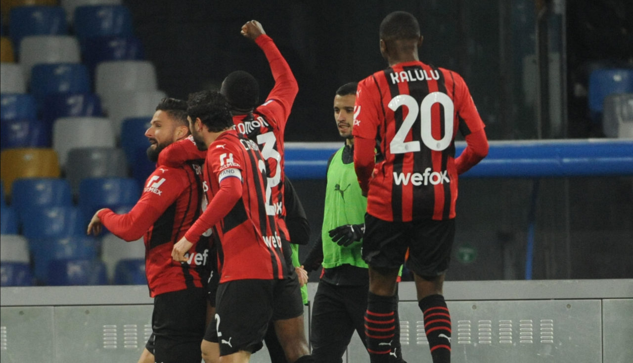epa09806557 Milan's forward Olivier Giroud jubilates with his teammates after scoring the goal 0-1 during the Italian Serie A soccer match between SSC Napoli and AC Milan at 'Diego Armando Maradona' stadium in Naples, Italy, 6 March 2022 EPA-EFE/CESARE ABBATE