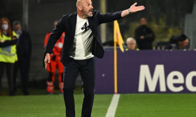 Official: Fiorentina coach Italiano extends contract