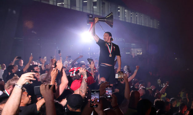 Video: Scudetto winners Milan welcomed by 15,000 fans