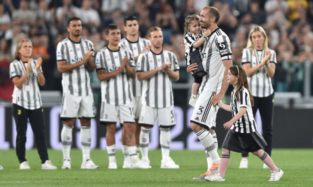 Juve management booed, Dybala in tears: what happened during Chiellini’s farewell
