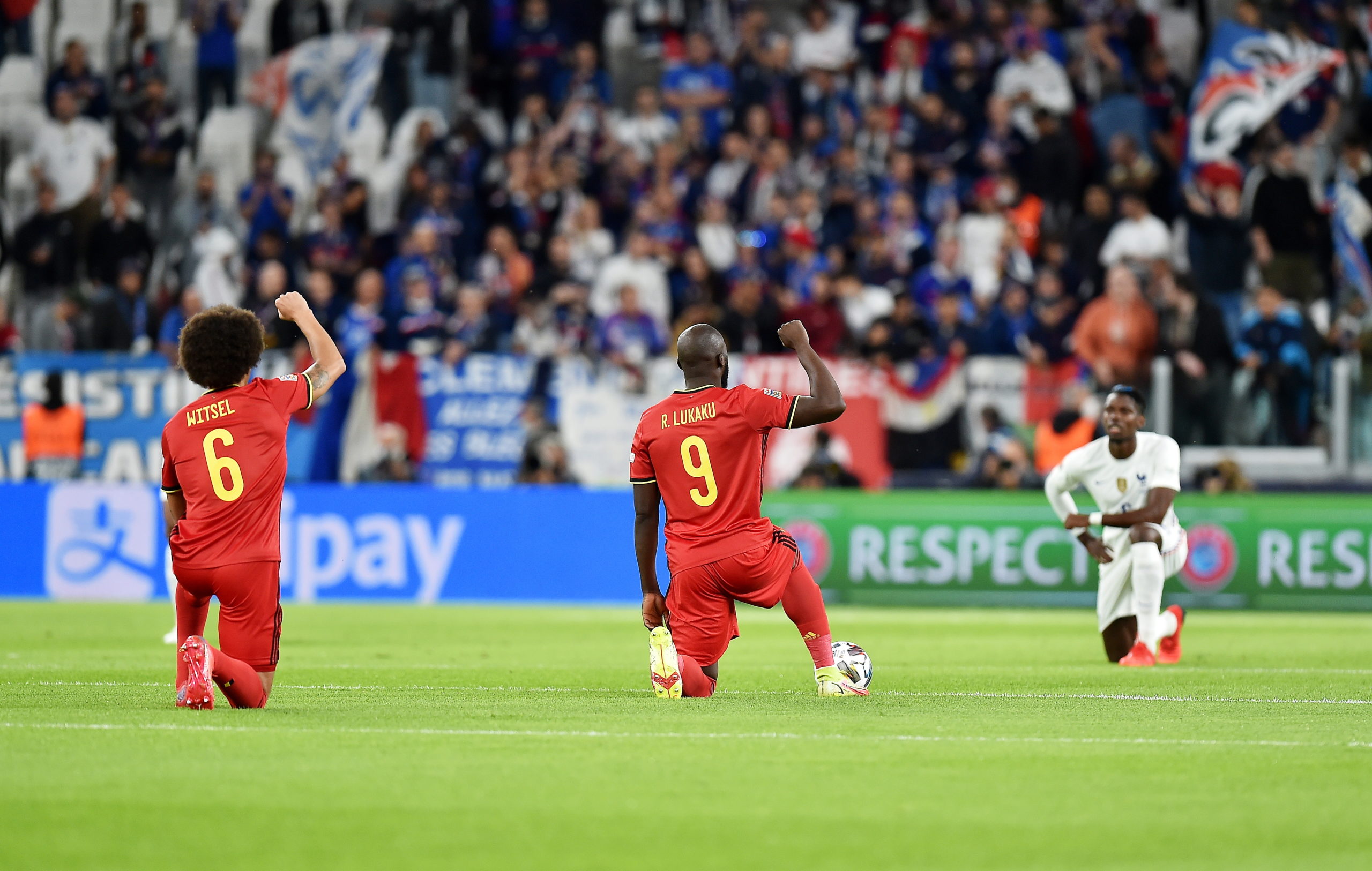 epa09511974 Alex Witsel (L) and Romelu Lukaku of Belgium and Paul Pogba (R) of France take the knee before the UEFA Nations League semi final soccer match between Belgium and France in Turin, Italy, 07 October 2021. EPA-EFE/Alessandro di Marco
