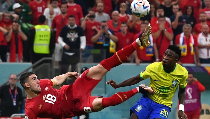 Vlahovic trên băng ghế dự bị khi Kostic đá chính cho Serbia gặp Cameroon