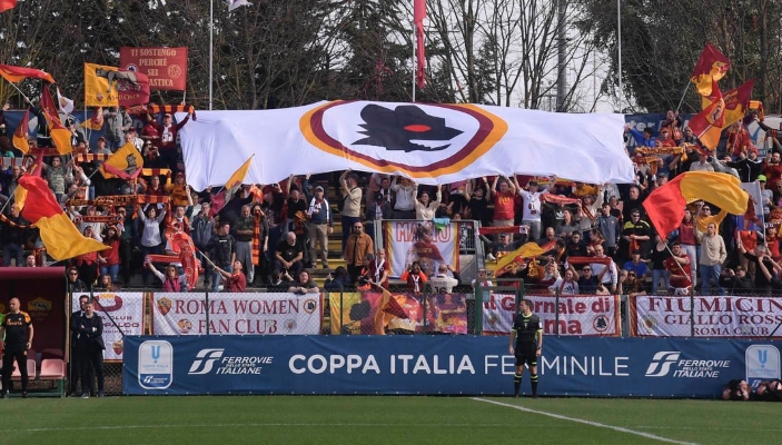 Roma ultras stand up for Slavia Prague fans after ban - Football Italia